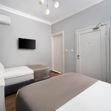 Galley Port Hotel